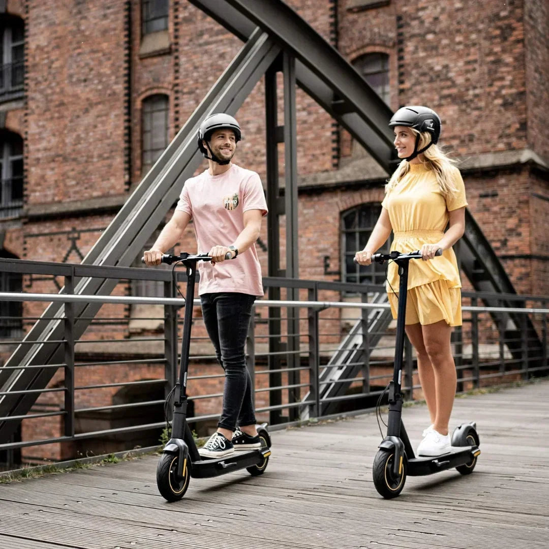 Segway - Max G30P Electric Kick Scooter Foldable Electric Scooter w/40.4 Max Operating Range & 18.6 mph Max Speed - Black - MAX-G30P - Excellent Condition