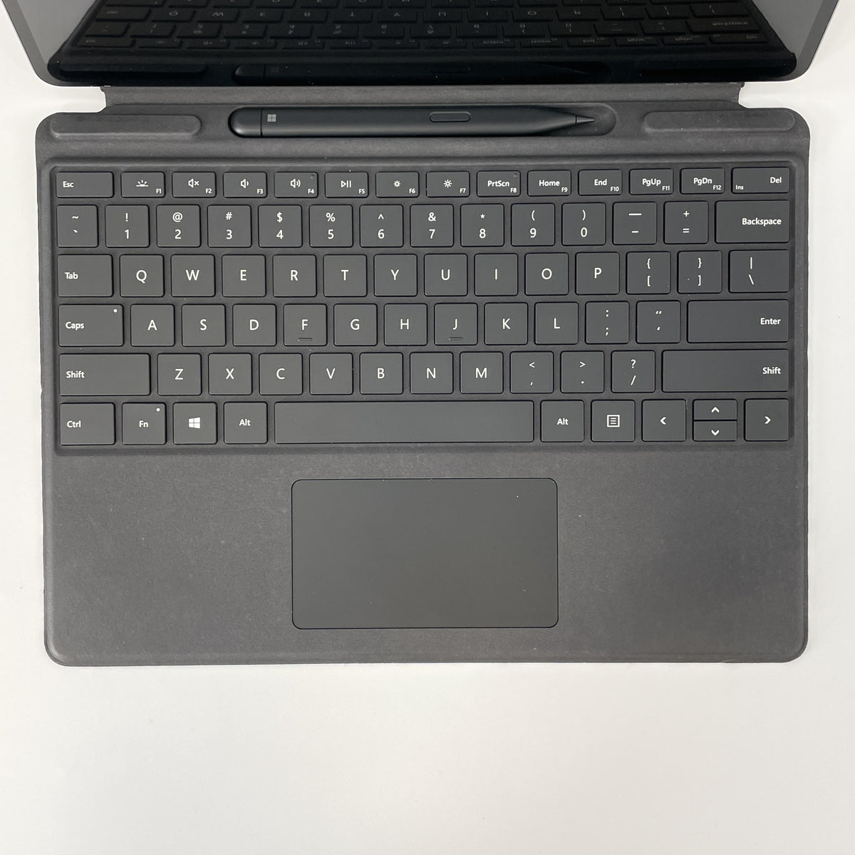 Microsoft Surface Pro 8 13 Black WiFi 3.0 GHz Intel Core i7 11th Gen.