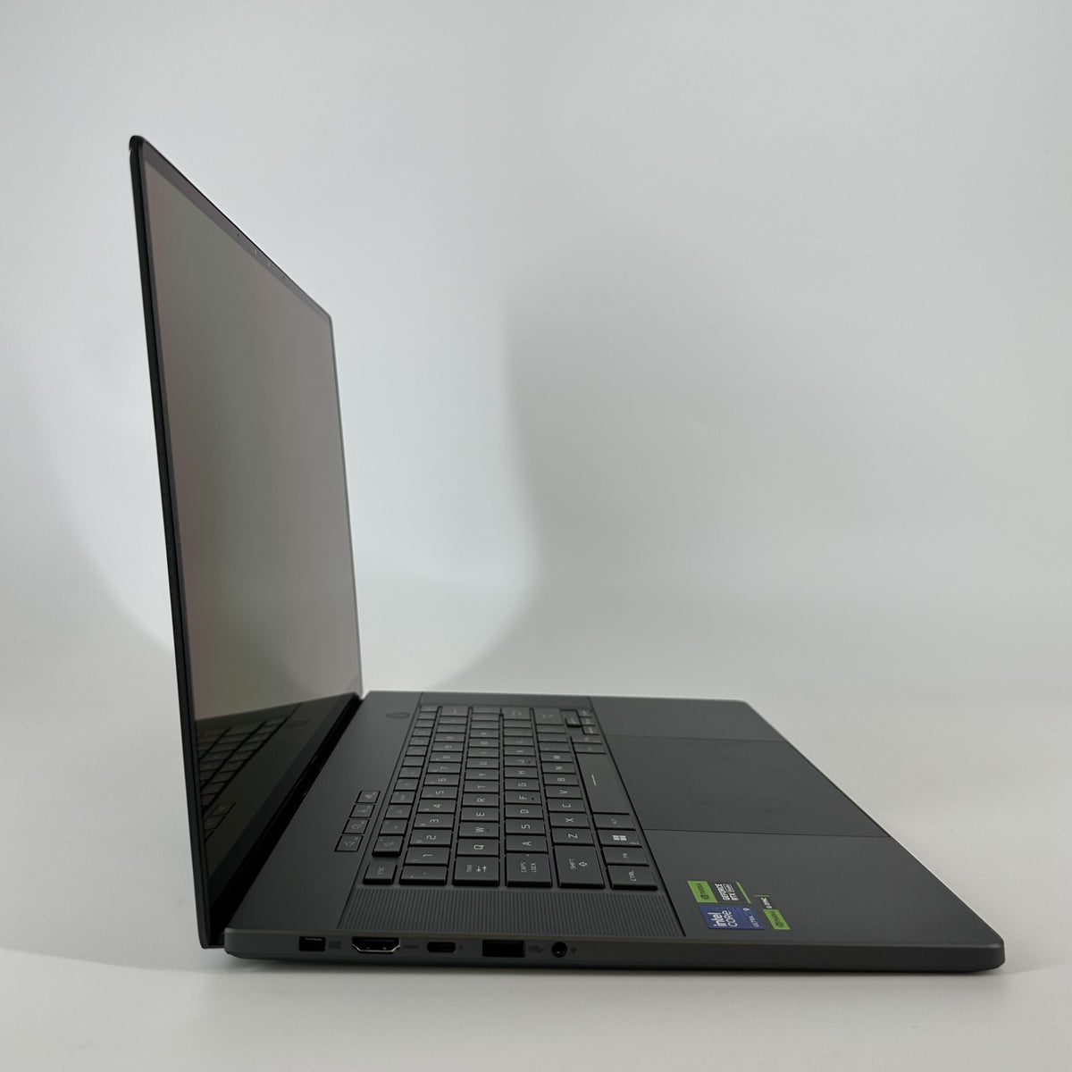 Asus ROG Zephyrus G16 GU605 16 Black 2.5 GHz Intel Core Ultra 9 16GB