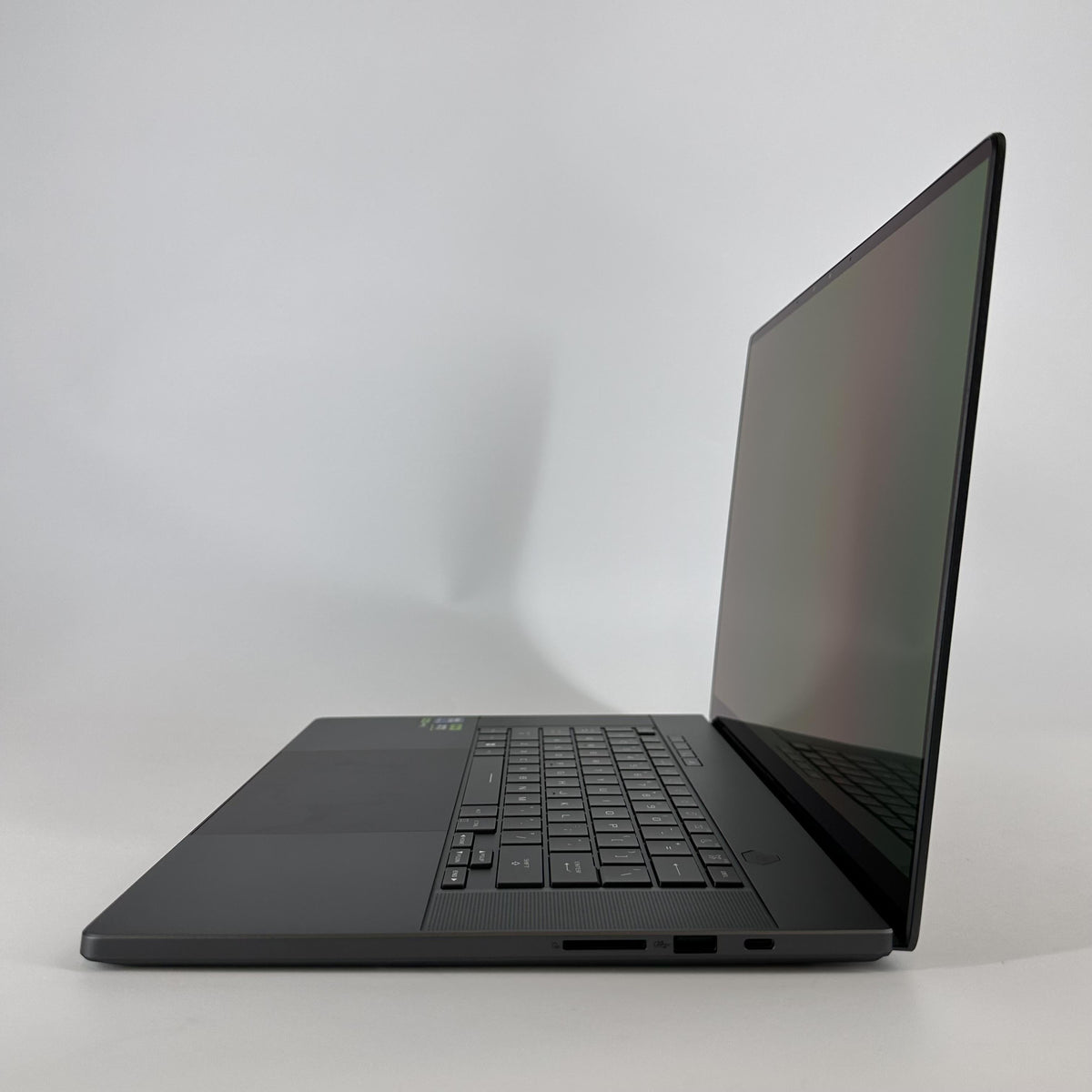Asus ROG Zephyrus G16 GU605 16 Black 2.5 GHz Intel Core Ultra 9 16GB