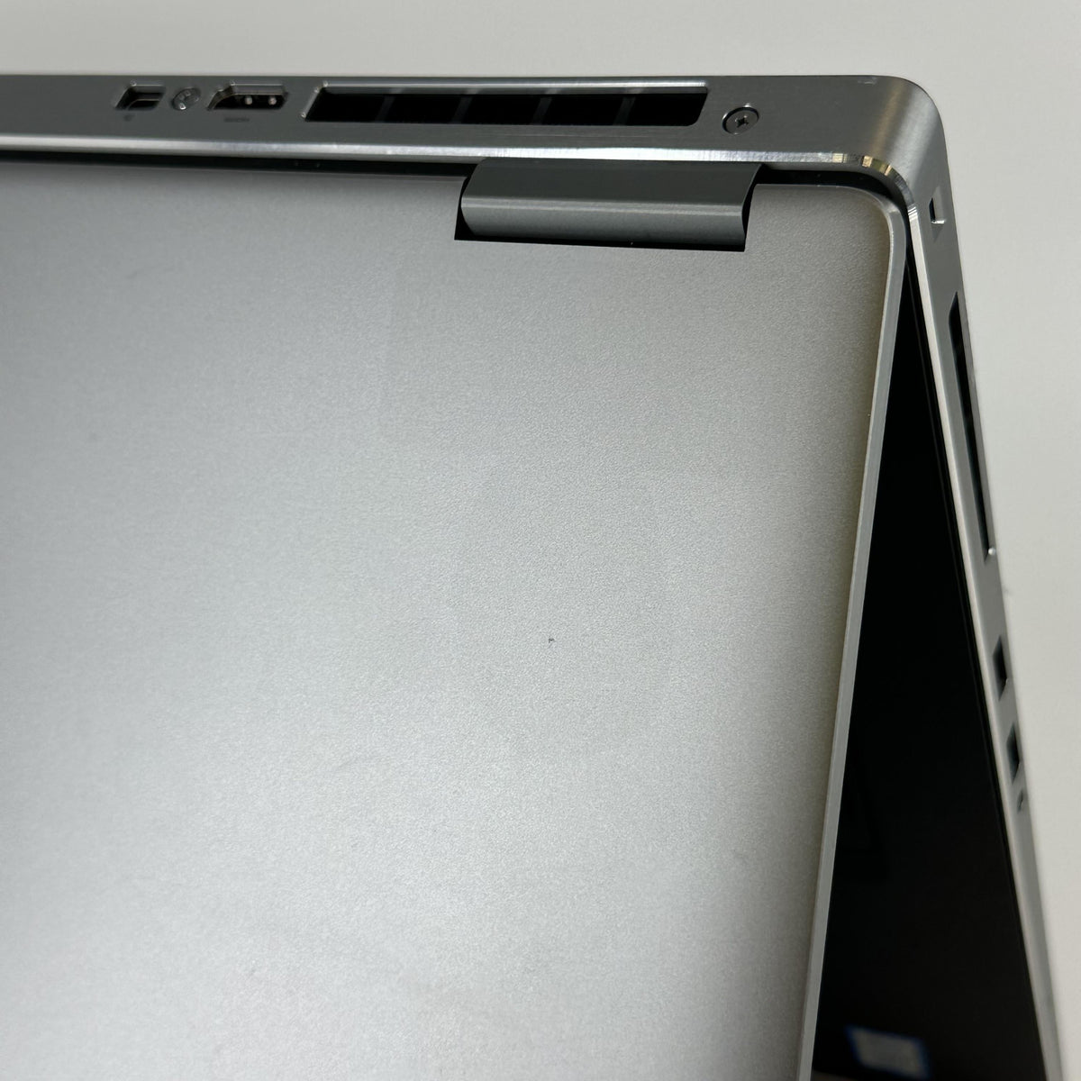 Dell Precision 7740 17.3 Gray 2.6 GHz Intel Core i7 9th Gen. 16GB RAM