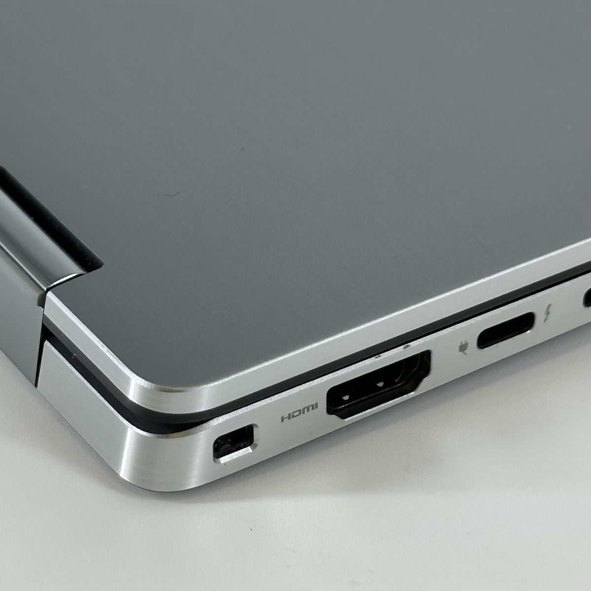 Dell Latitude 9420 (2-in-1) 14 Gray 3.0 GHz Intel Core i7 11th Gen.