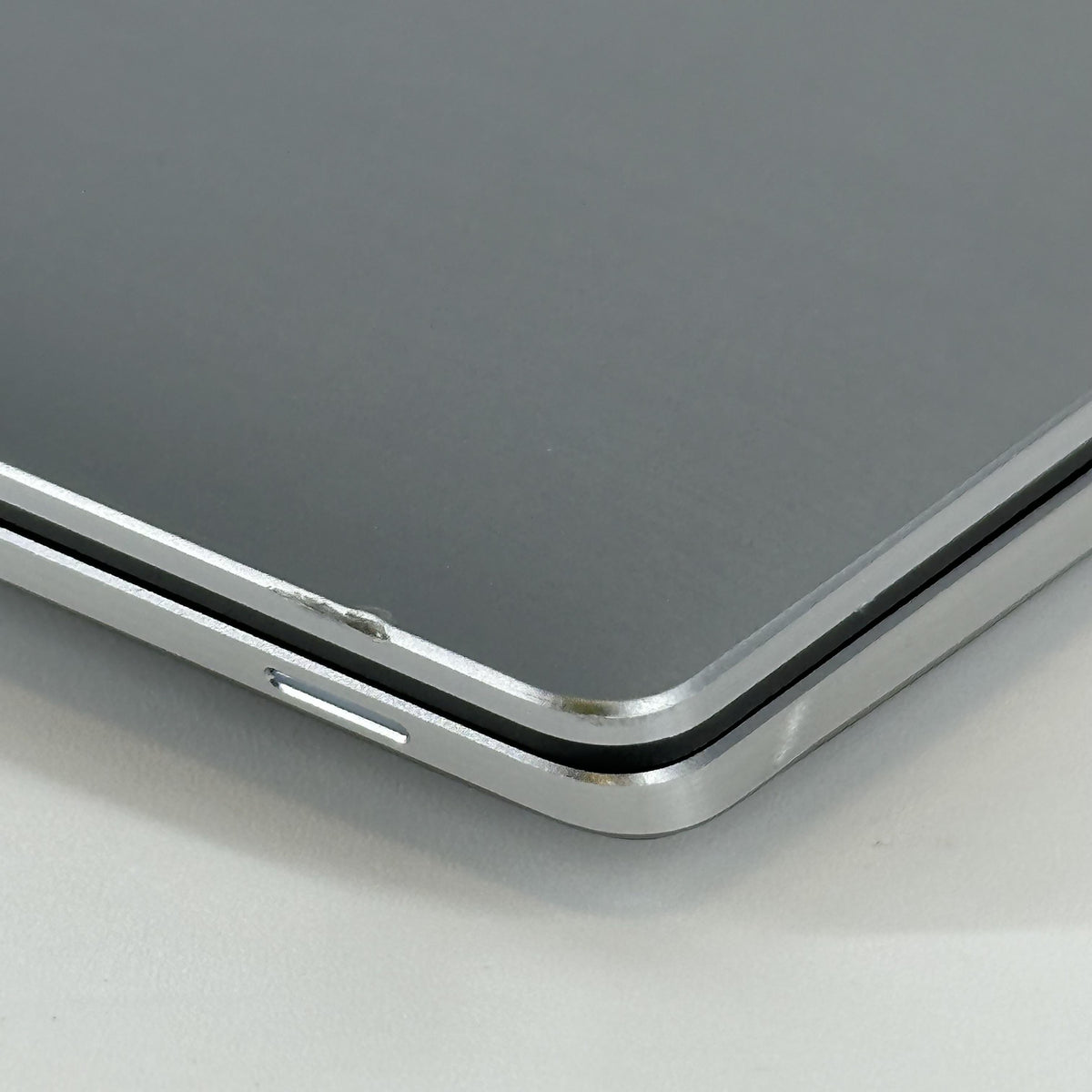 Dell Latitude 9420 (2-in-1) 14 Gray 3.0 GHz Intel Core i7 11th Gen.