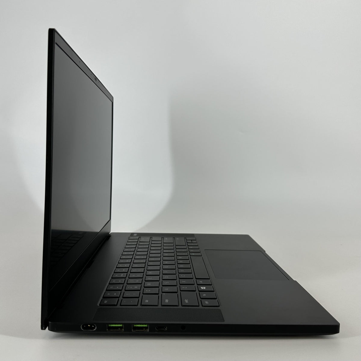 Razer Blade 15 Advanced 2021 Black 2.3 GHz Intel Core i7 11th Gen.