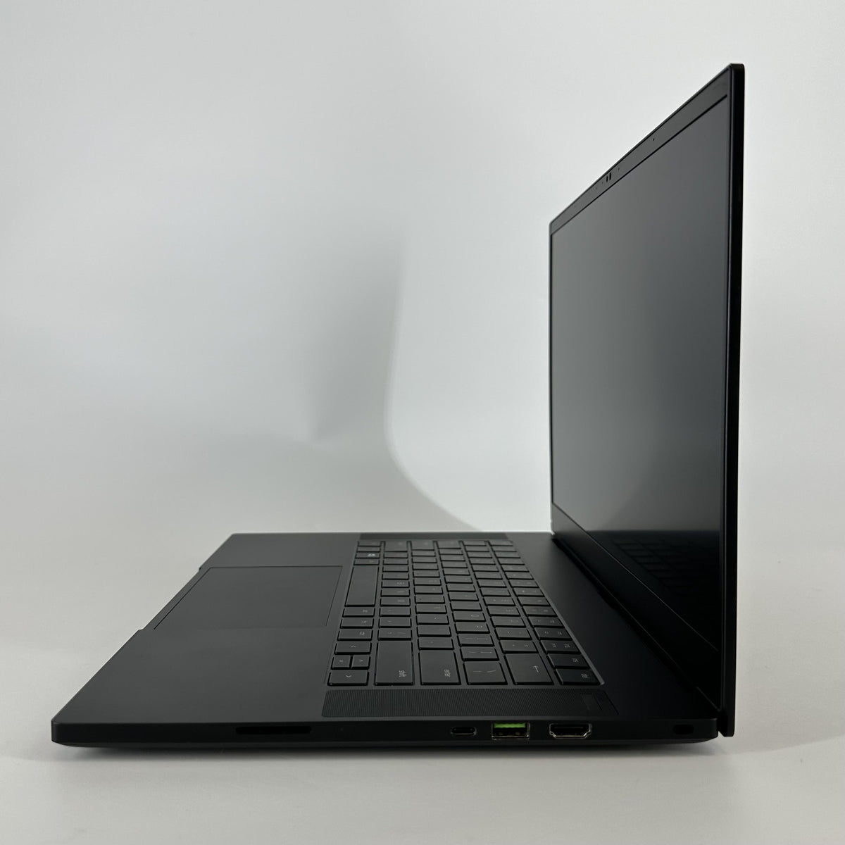 Razer Blade 15 Advanced 2021 Black 2.3 GHz Intel Core i7 11th Gen.