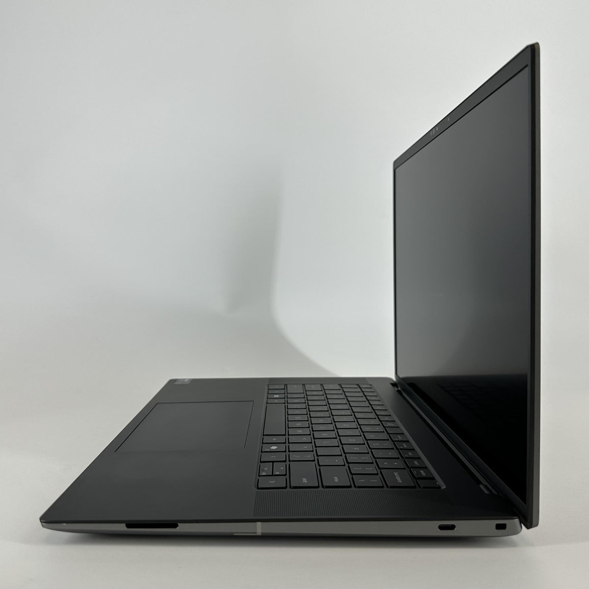 Dell Precision 5690 16 Gray 3.8 GHz Intel Core Ultra 7 32GB RAM 1TB