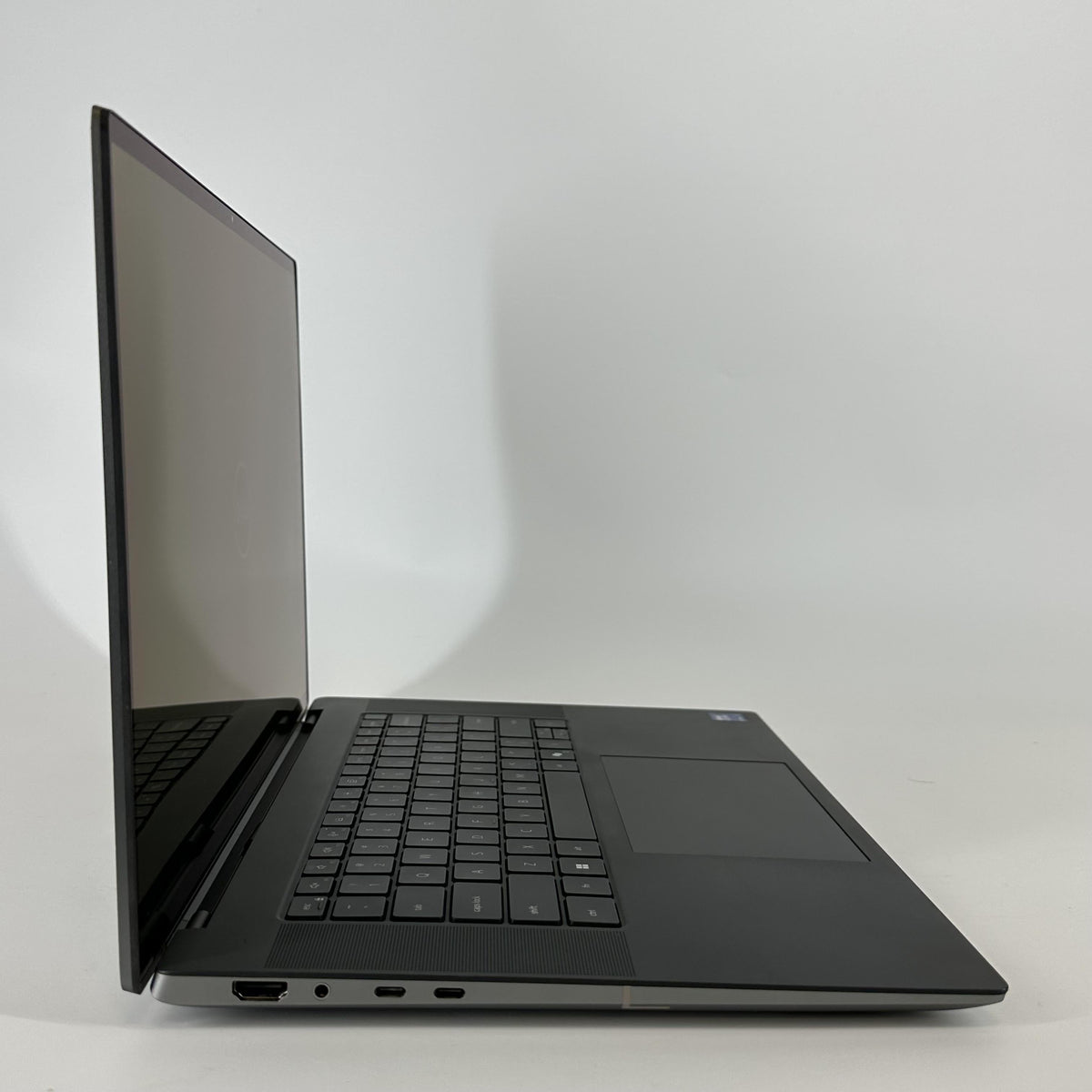 Dell Precision 5690 16 Gray 3.8 GHz Intel Core Ultra 7 32GB RAM 1TB