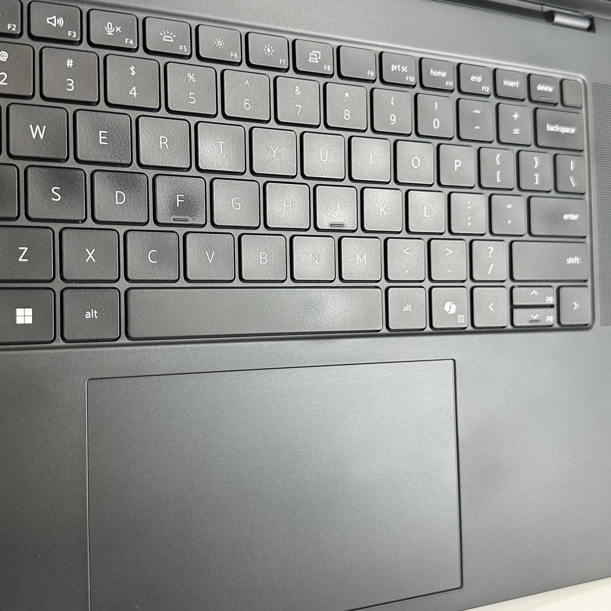 Dell Precision 5690 16 Gray 2.5 GHz Intel Core Ultra 9 64GB RAM 1TB