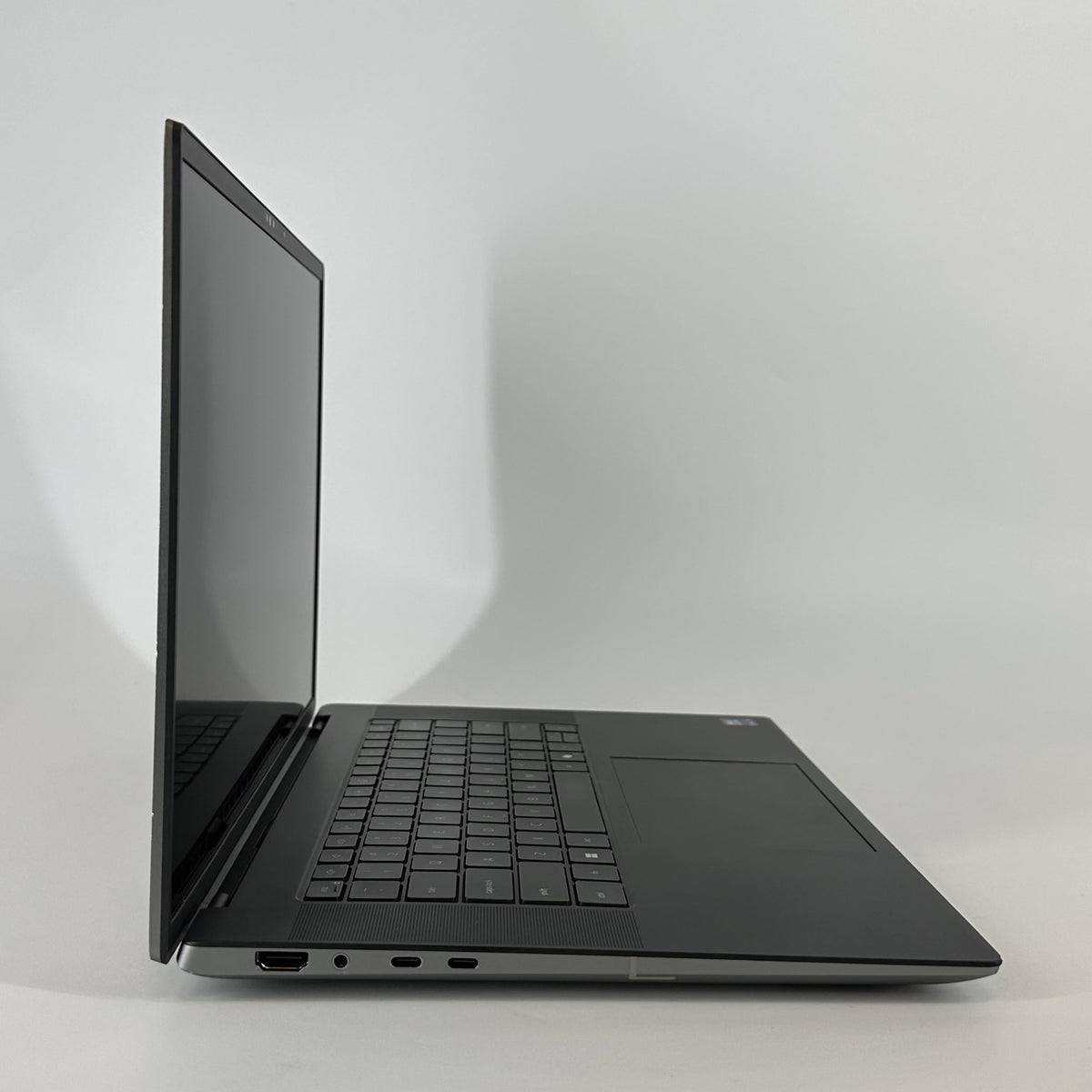 Dell Precision 5690 16 Gray 2.5 GHz Intel Core Ultra 9 64GB RAM 1TB