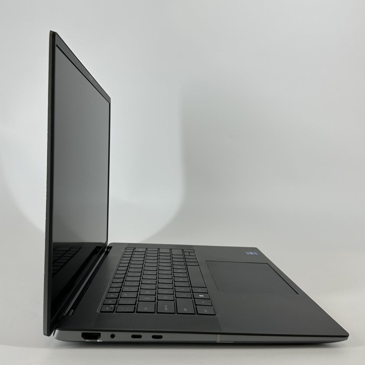 Dell Precision 5680 16 Gray 2.5 GHz Intel Core i7 13th Gen. 32GB RAM