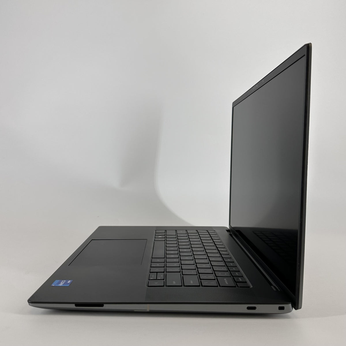 Dell Precision 5680 16 Gray 2.5 GHz Intel Core i7 13th Gen. 32GB RAM