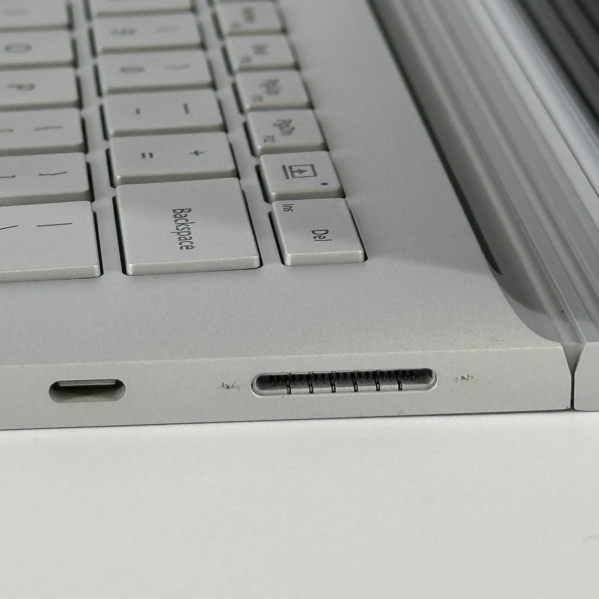 Microsoft Surface Book 3 13.5 Silver 1.3 GHz Intel Core i7 10th Gen.