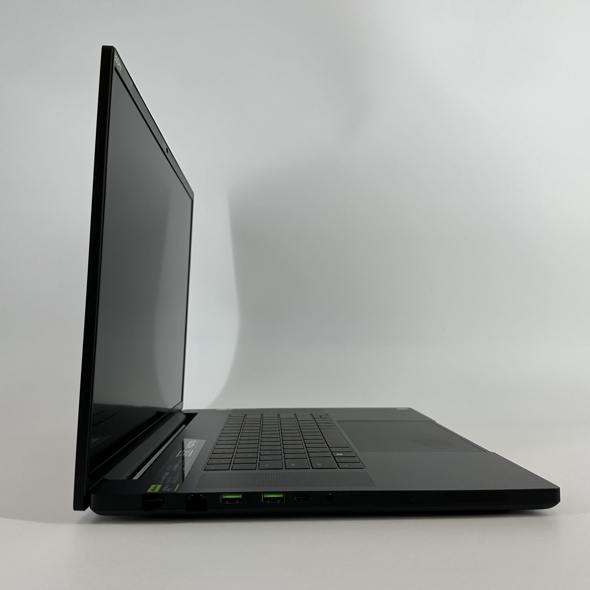 Razer Blade 18 2024 Black 2.2 GHz Intel Core i9 14th Gen. 32GB RAM