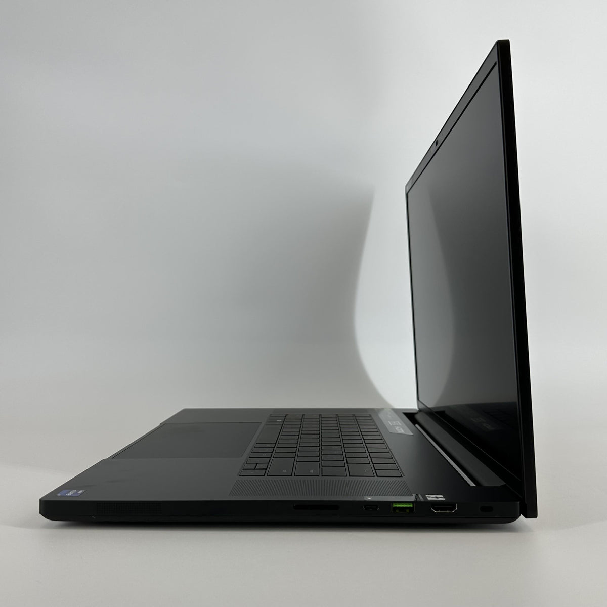 Razer Blade 18 2024 Black 2.2 GHz Intel Core i9 14th Gen. 32GB RAM