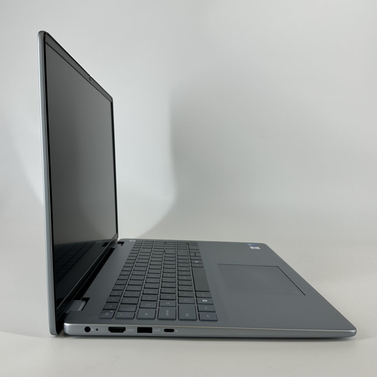 Dell Inspiron 5640 16 Silver 1.8 GHz Intel Core 7 16GB RAM 1TB Solid