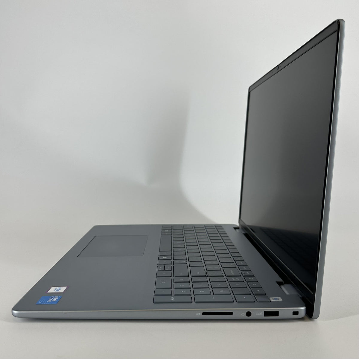 Dell Inspiron 5640 16 Silver 1.8 GHz Intel Core 7 16GB RAM 1TB Solid
