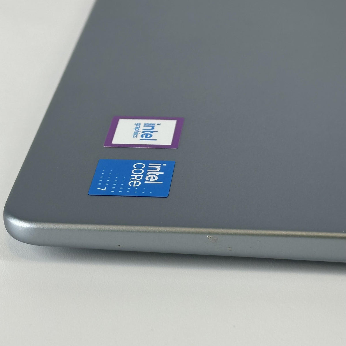 Dell Inspiron 5640 16 Silver 1.8 GHz Intel Core 7 16GB RAM 1TB Solid