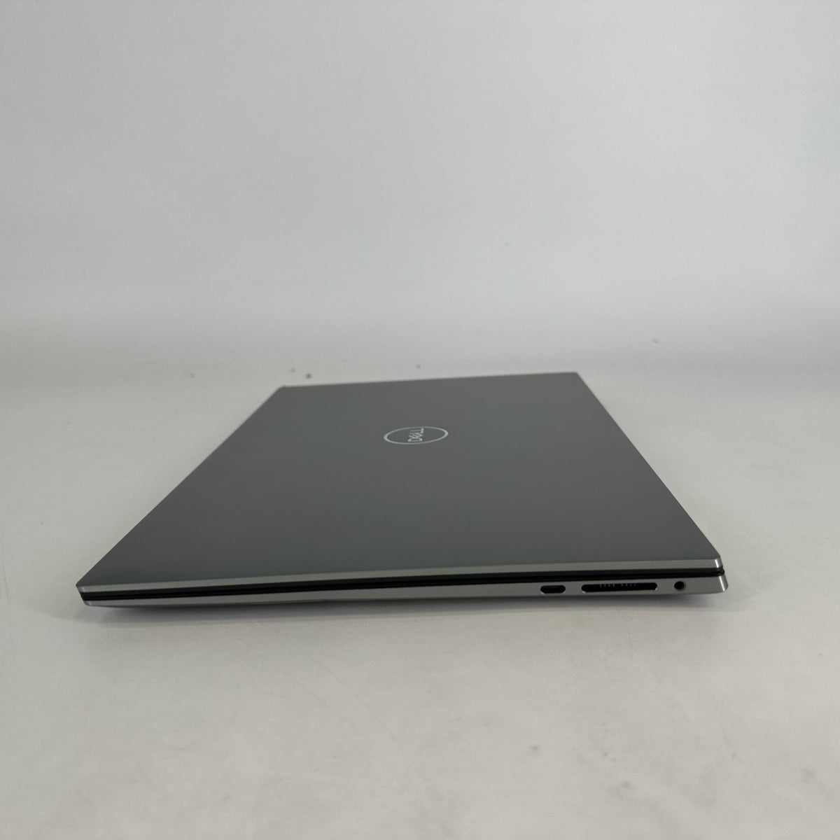 Dell Precision 5560 15.6 Gray 2.3 GHz Intel Core i7 11th Gen. 16GB