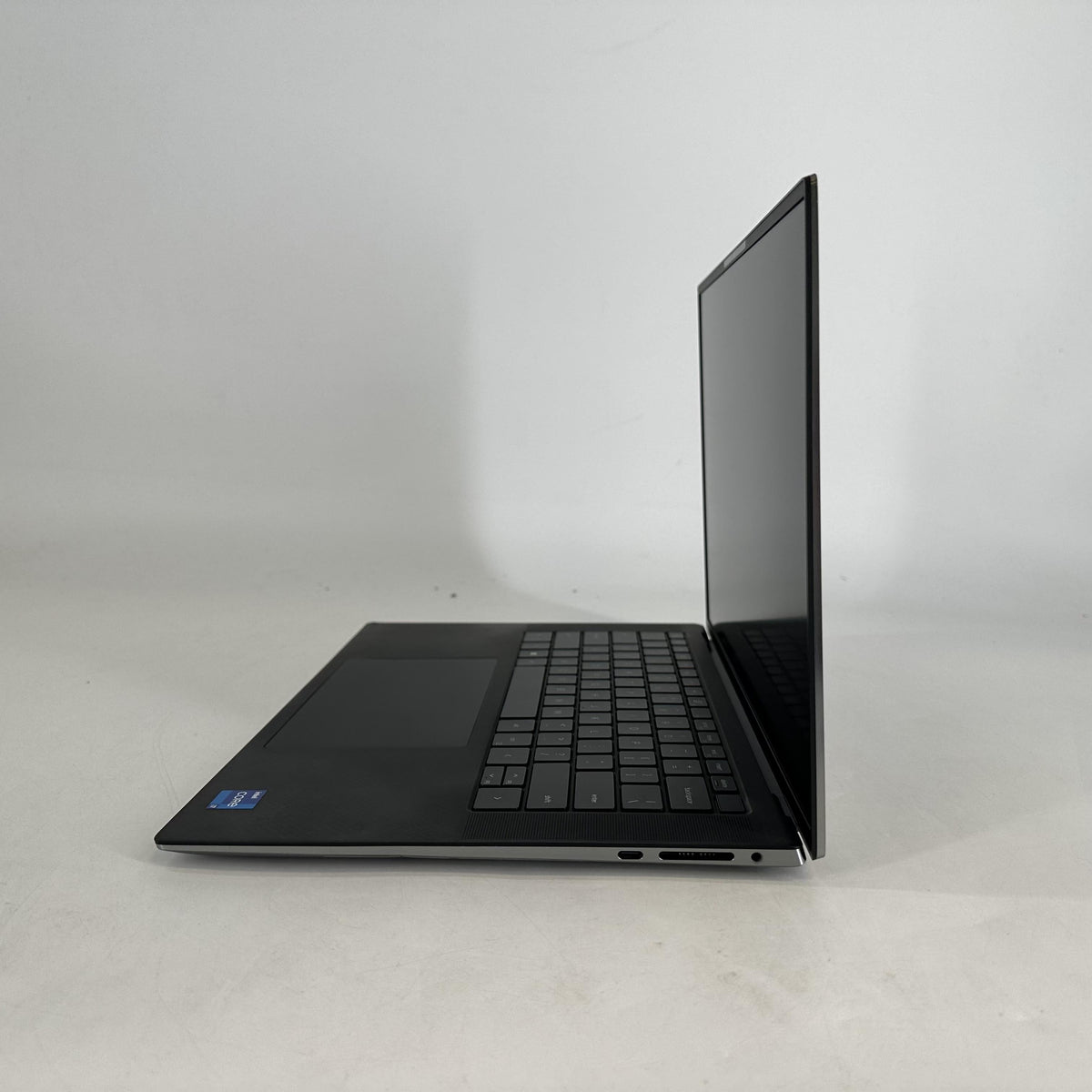 Dell Precision 5560 15.6 Gray 2.3 GHz Intel Core i7 11th Gen. 16GB
