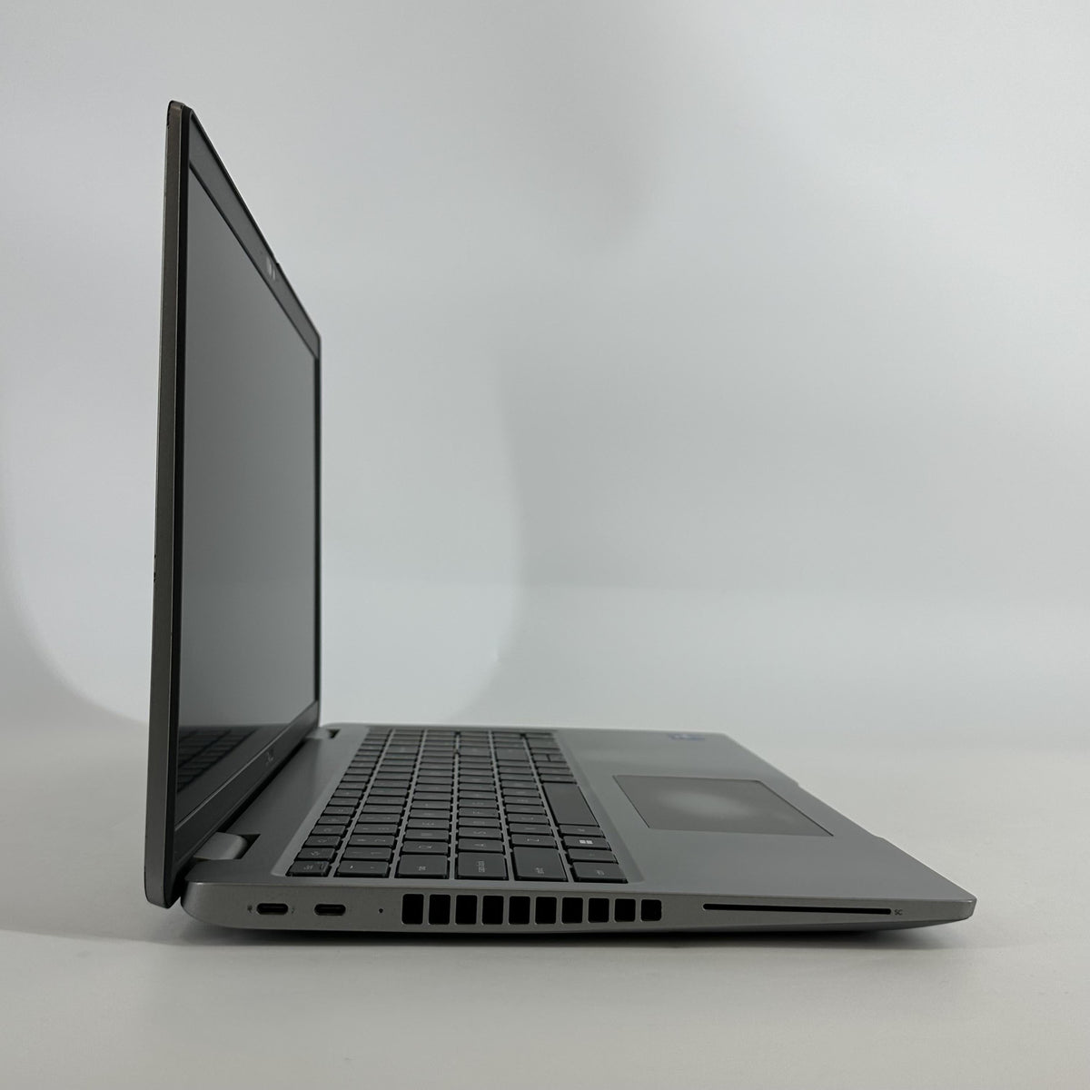 Dell Latitude 5540 15.6 Gray 1.7 GHz Intel Core i7 13th Gen. 32GB RAM