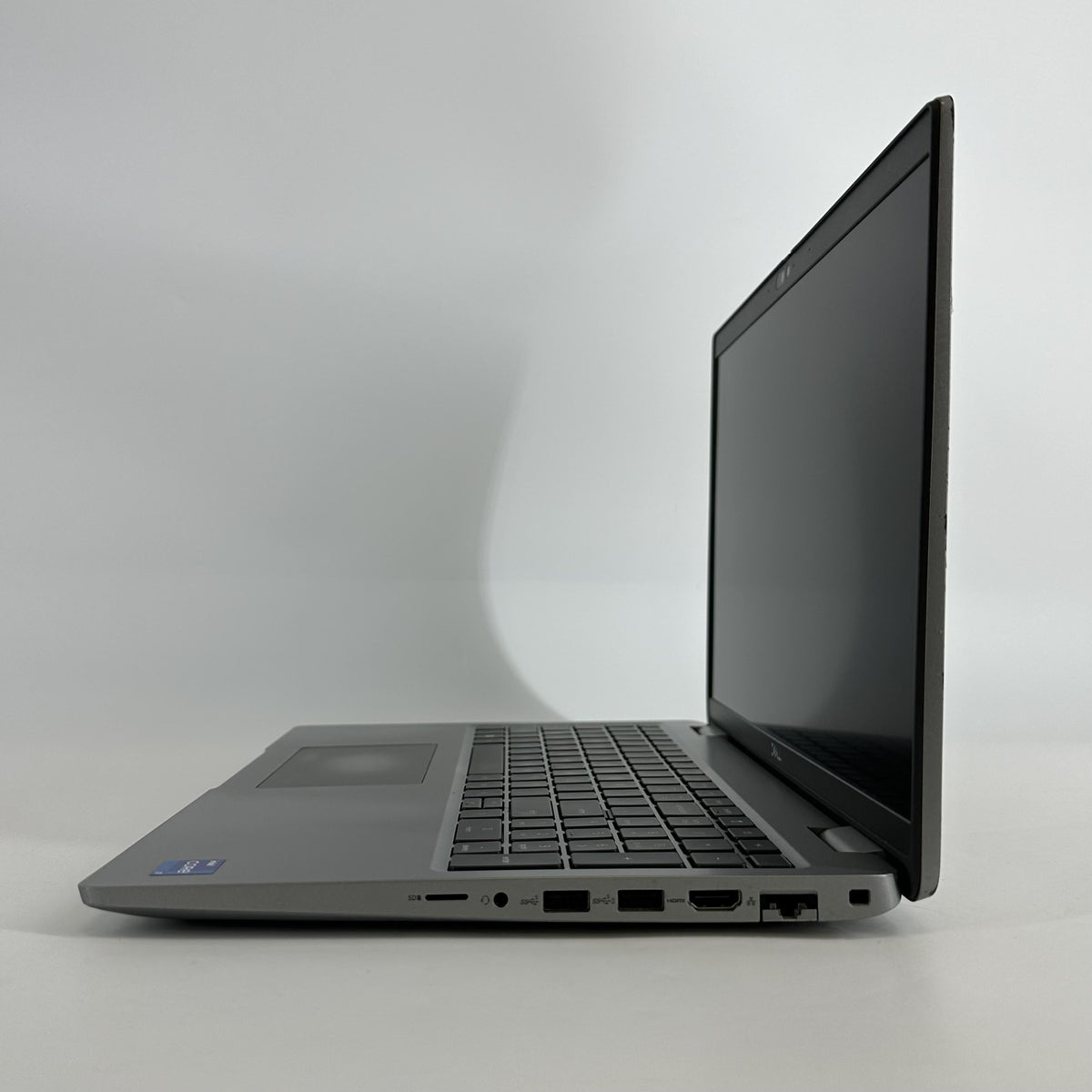 Dell Latitude 5540 15.6 Gray 1.7 GHz Intel Core i7 13th Gen. 32GB RAM