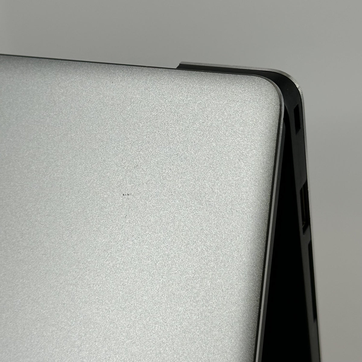 Dell XPS 13 9360 Silver 1.8 GHz Intel Core i7 8th Gen. 16GB RAM 512GB