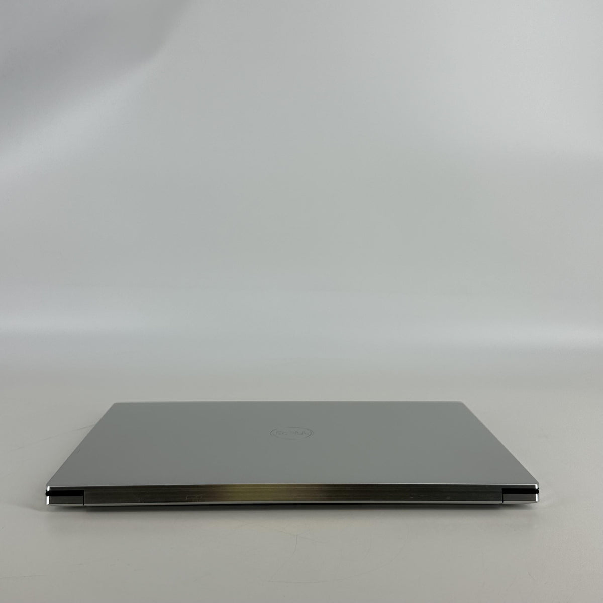 Dell XPS 15 9520 Silver 2.5 GHz Intel Core i9 12th Gen. 32GB RAM 1TB