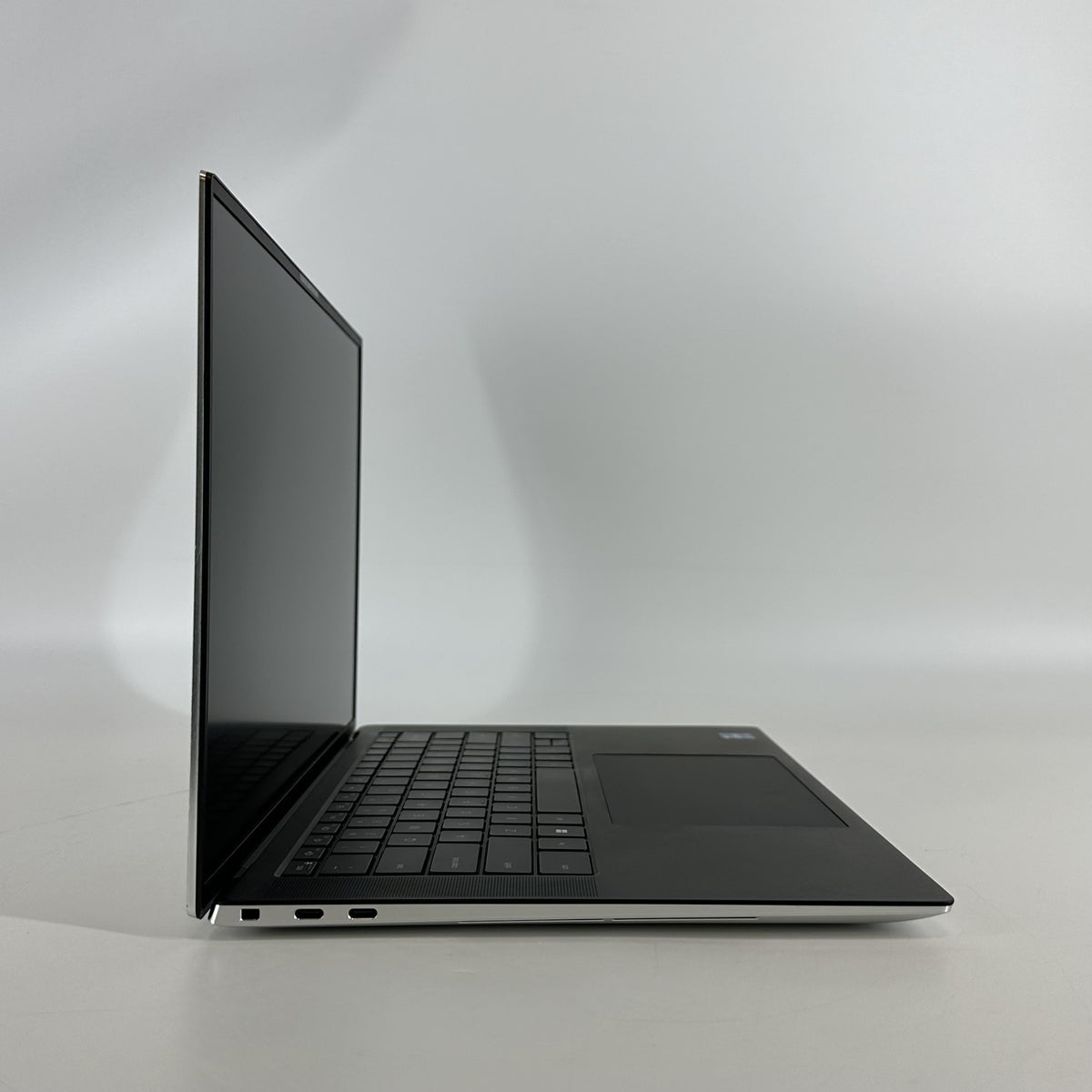 Dell XPS 15 9520 Silver 2.5 GHz Intel Core i9 12th Gen. 32GB RAM 1TB