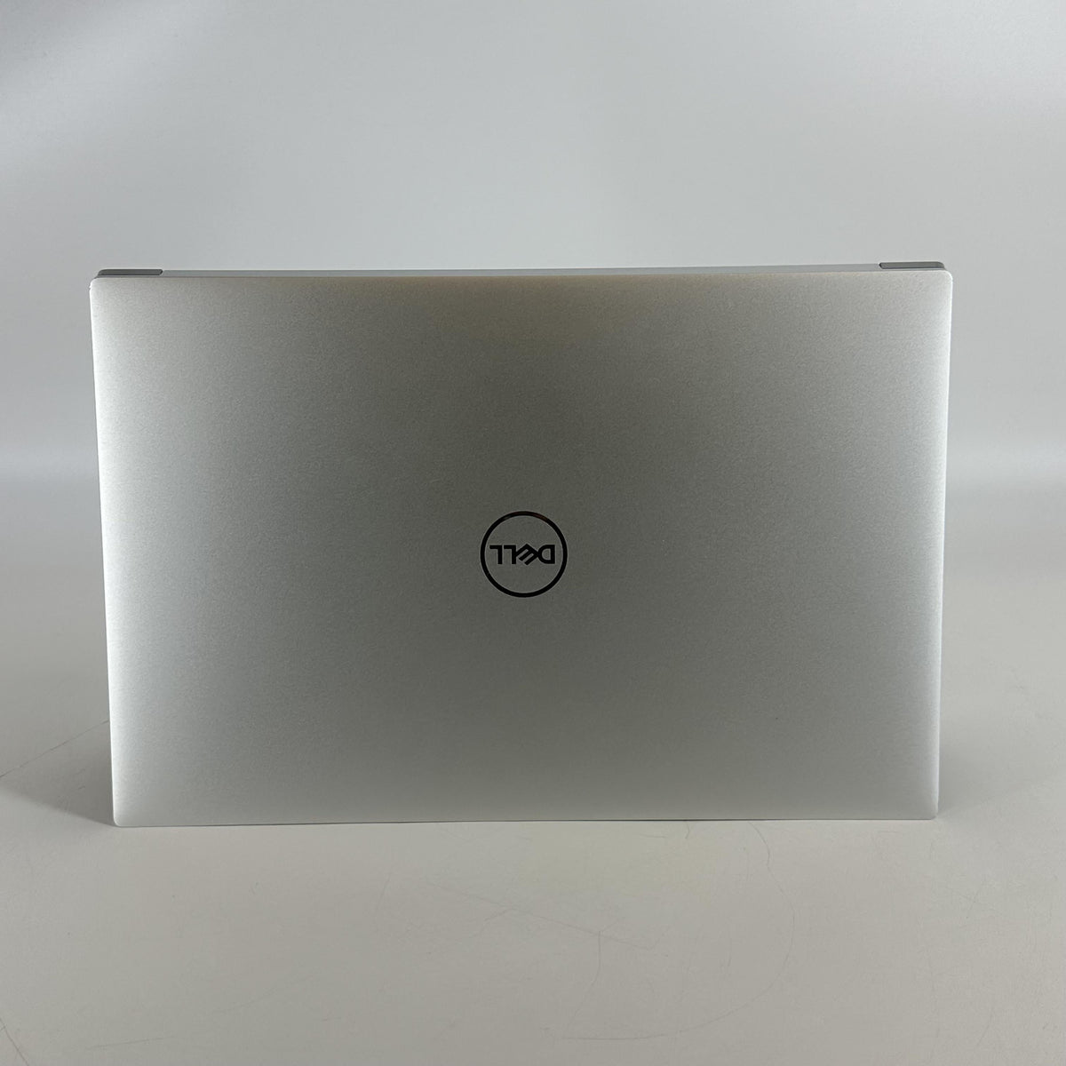 Dell XPS 15 9520 Silver 2.5 GHz Intel Core i9 12th Gen. 32GB RAM 1TB