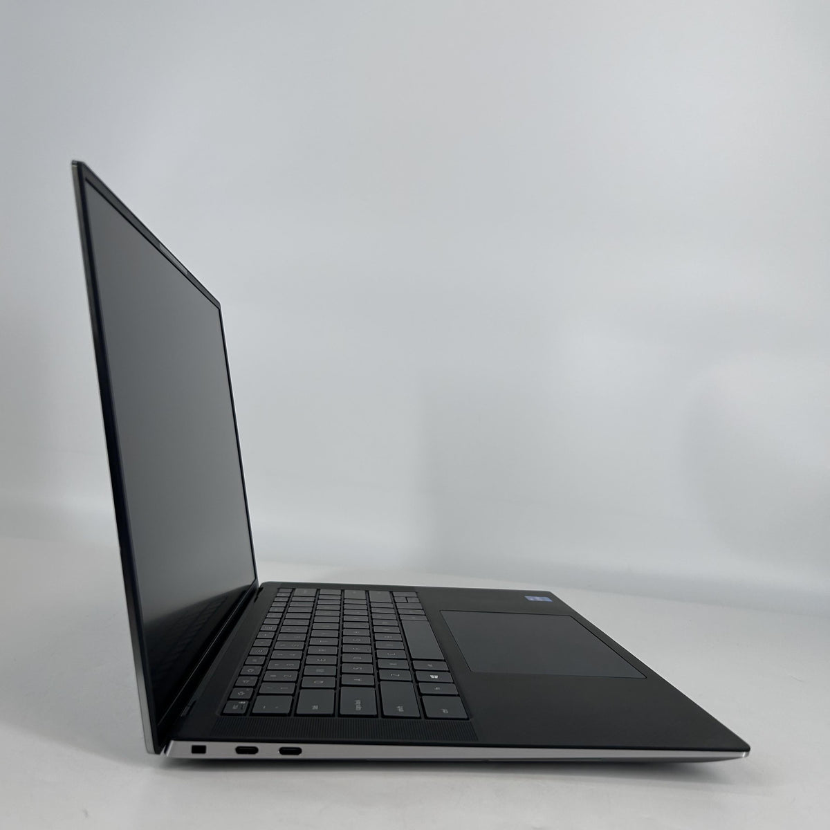 Dell Precision 5560 15.6 Gray 2.3 GHz Intel Core i7 11th Gen. 16GB