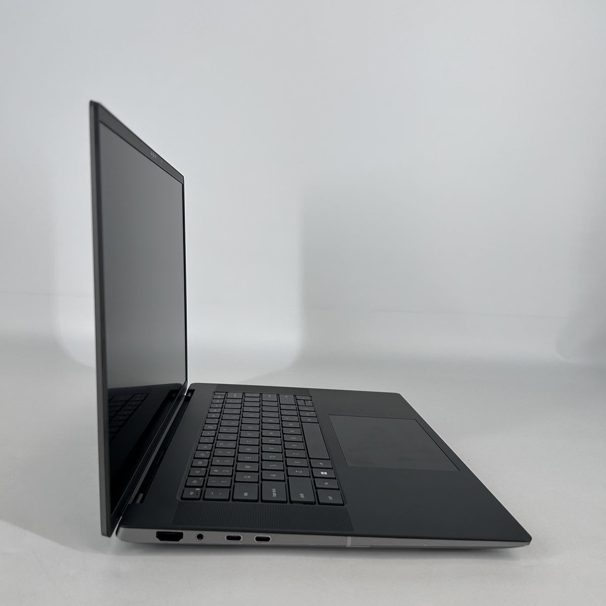 Dell Precision 5680 16 Gray 2.6 GHz Intel Core i9 13th Gen. 64GB RAM