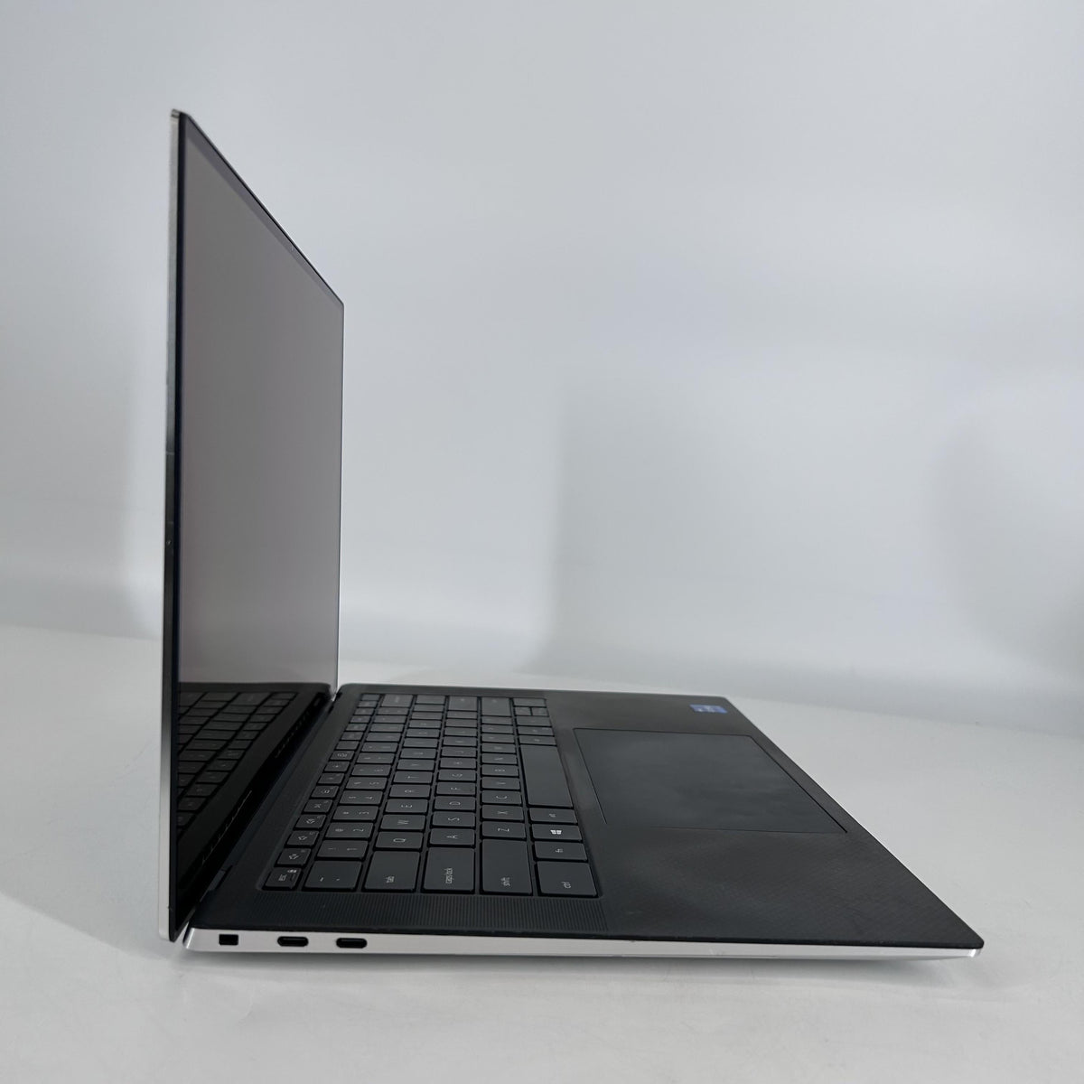 Dell XPS 15 9510 Silver 2.3 GHz Intel Core i7 11th Gen. 16GB RAM