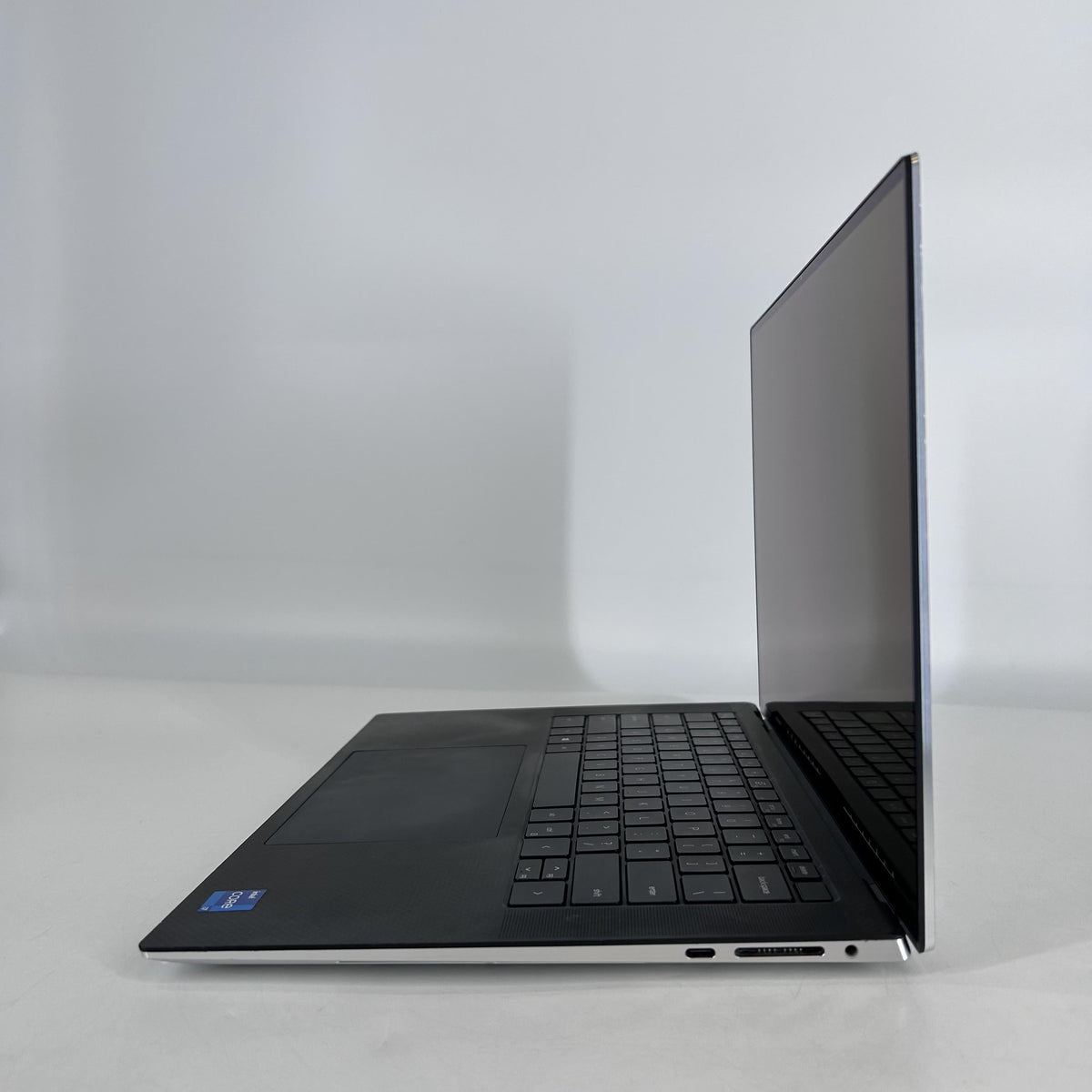 Dell XPS 15 9510 Silver 2.3 GHz Intel Core i7 11th Gen. 16GB RAM