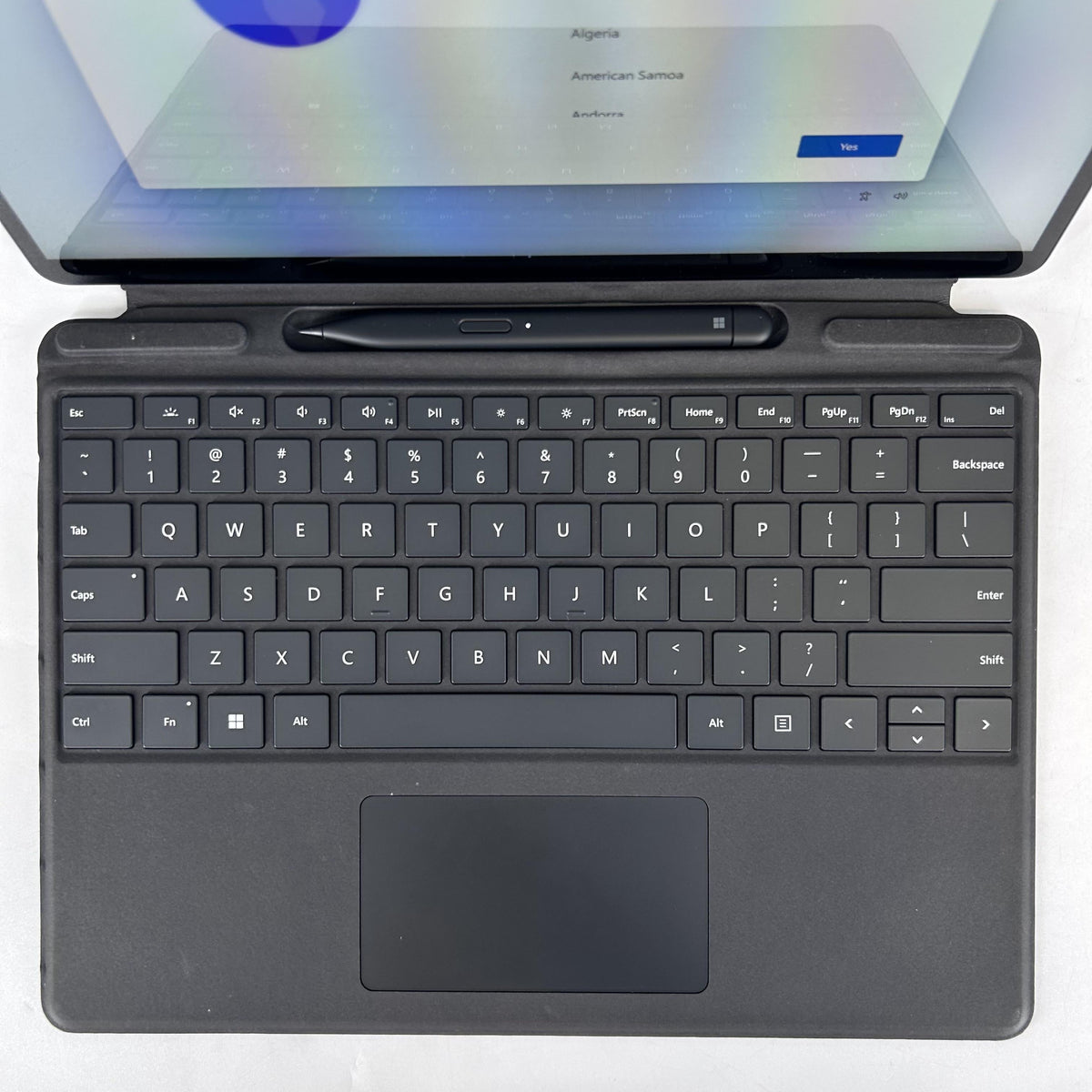 Microsoft Surface Pro 8 13 Black WiFi 3.0 GHz Intel Core i7 11th Gen.