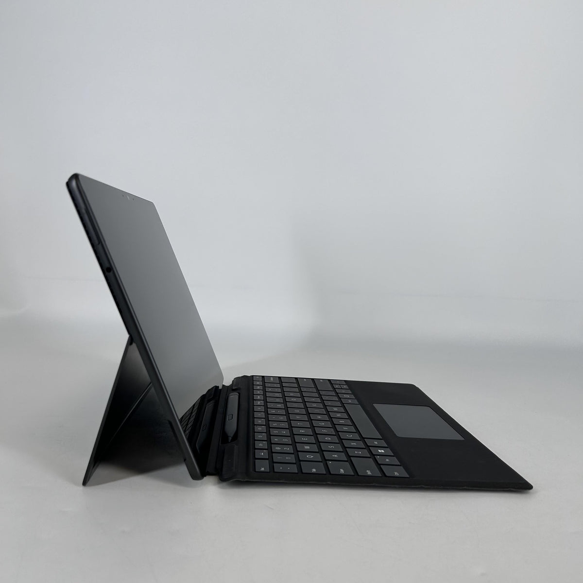 Microsoft Surface Pro 8 13 Black WiFi 3.0 GHz Intel Core i7 11th Gen.