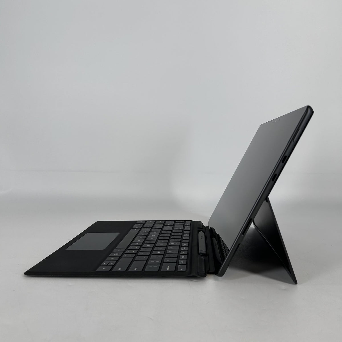 Microsoft Surface Pro 8 13 Black WiFi 3.0 GHz Intel Core i7 11th Gen.