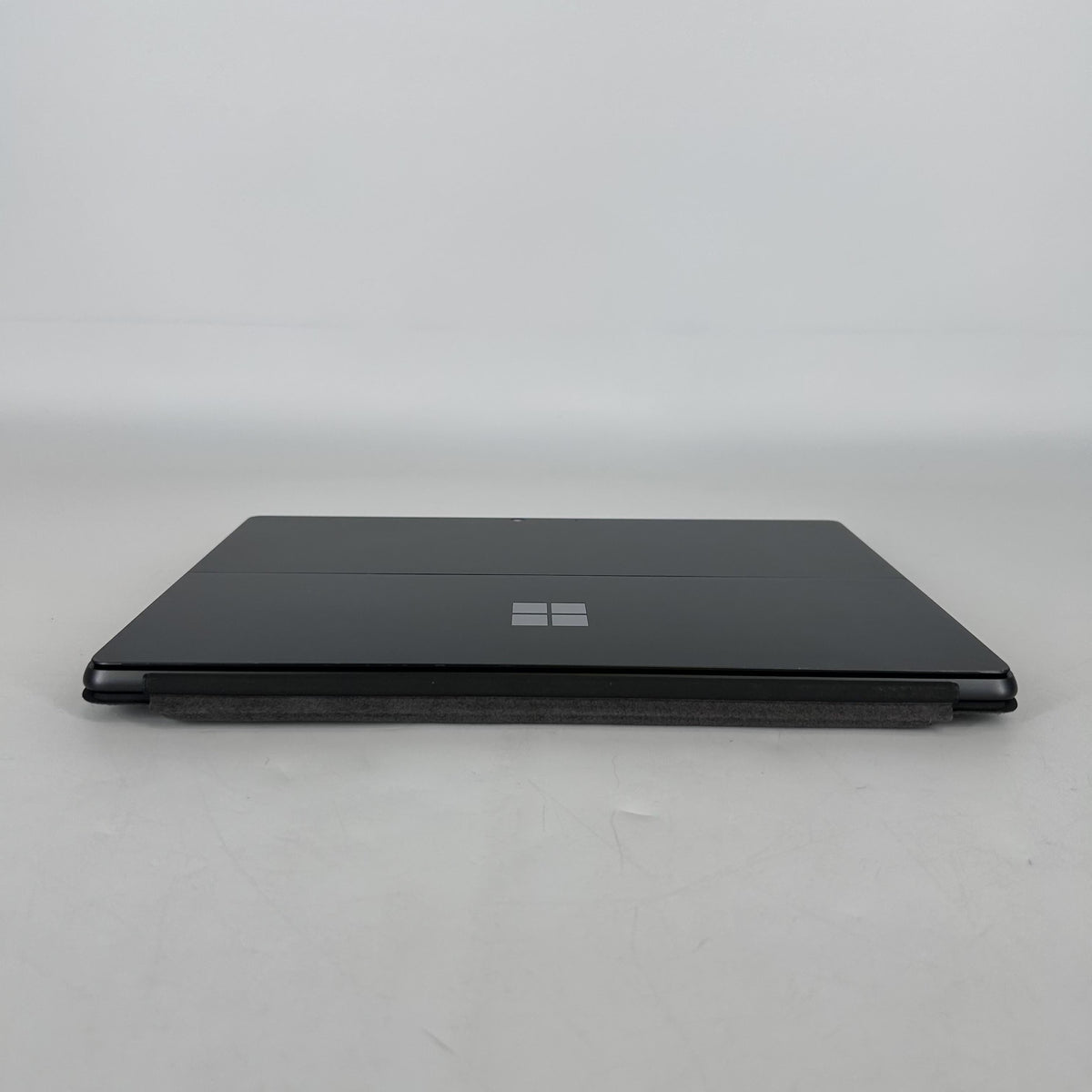 Microsoft Surface Pro 8 13 Black WiFi 3.0 GHz Intel Core i7 11th Gen.