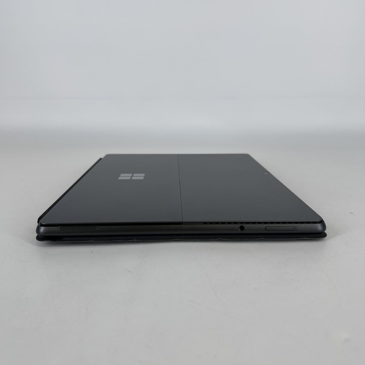 Microsoft Surface Pro 8 13 Black WiFi 3.0 GHz Intel Core i7 11th Gen.