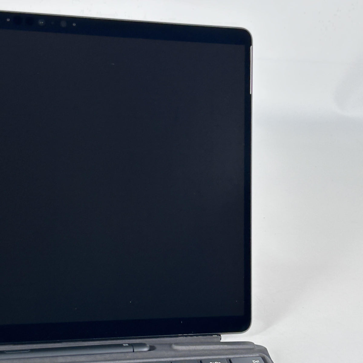 Microsoft Surface Pro 8 13 Black WiFi 3.0 GHz Intel Core i7 11th Gen.
