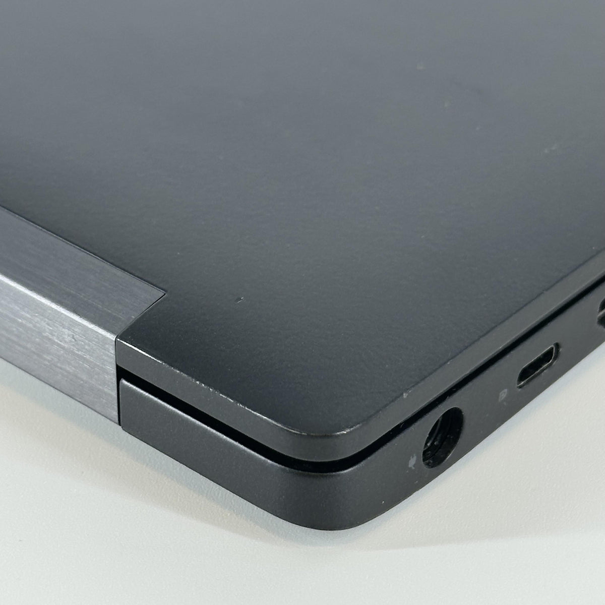 Dell Latitude 7490 14 Black 1.9 GHz Intel Core i7 8th Gen. 16GB RAM