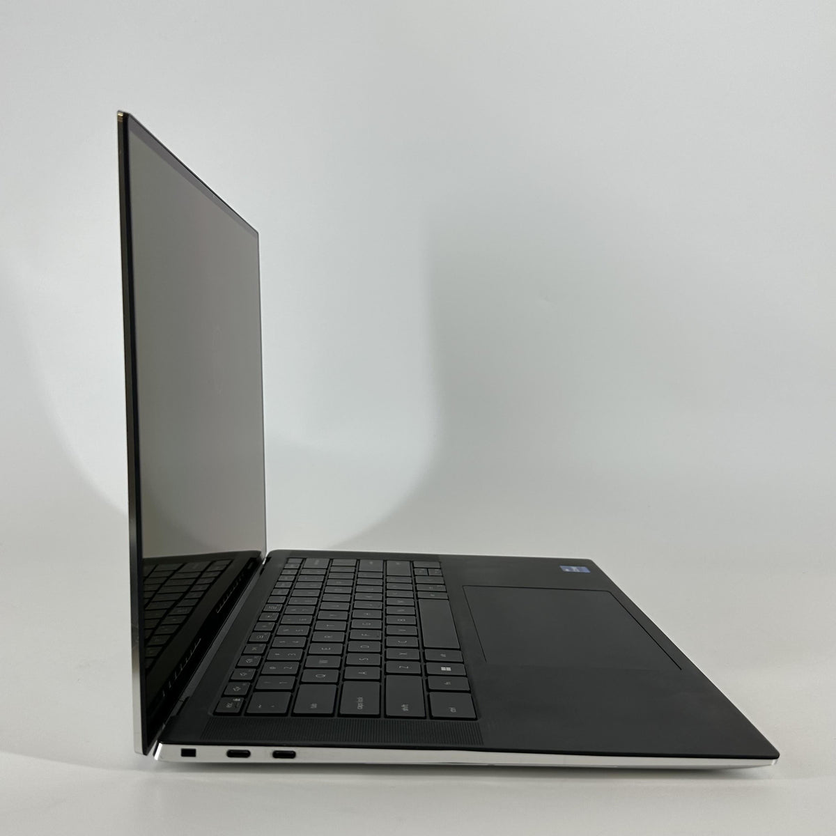 Dell XPS 15 9520 Silver 2.3 GHz Intel Core i7 12th Gen. 32GB RAM