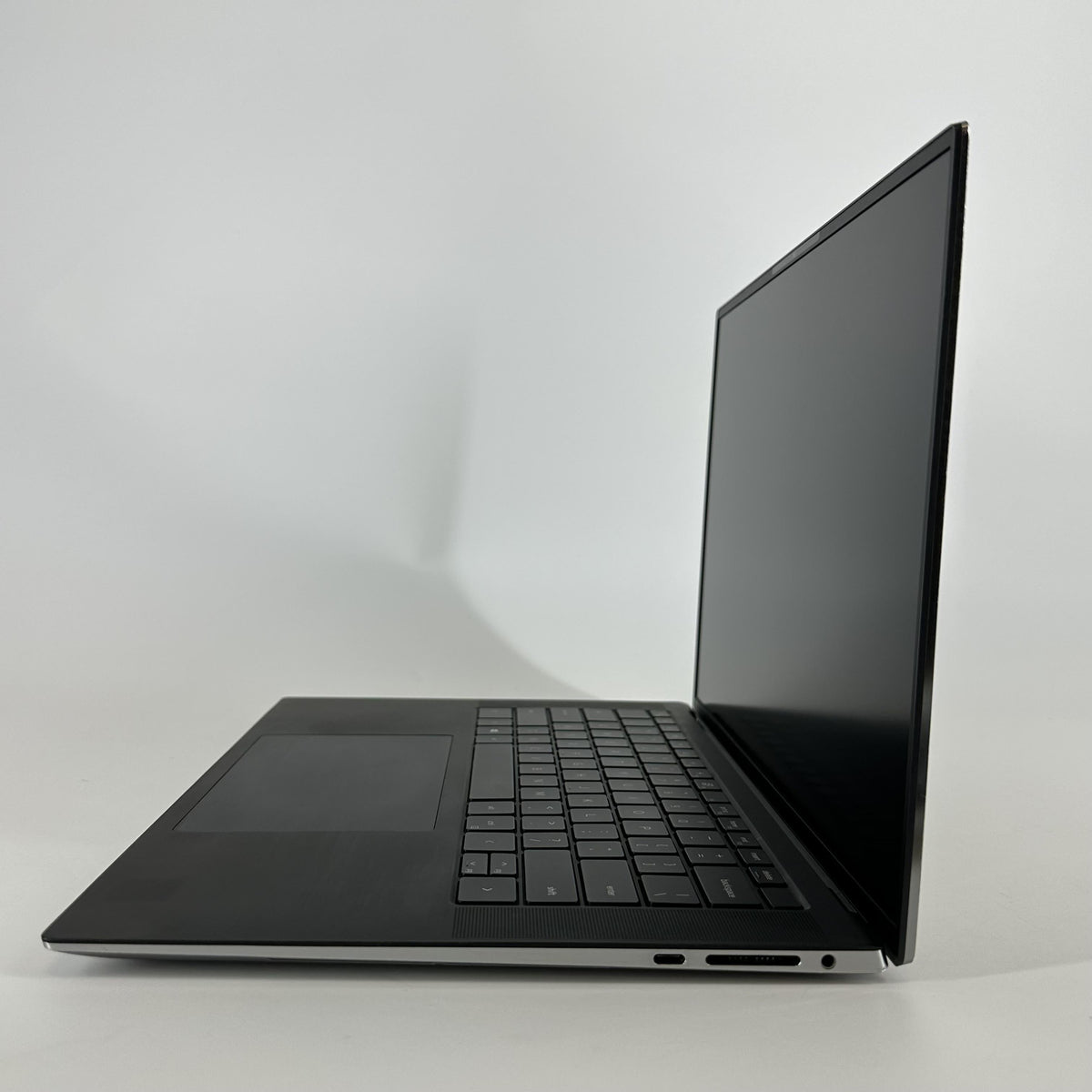 Dell Precision 5560 15.6 Gray 2.3 GHz Intel Core i7 11th Gen. 32GB
