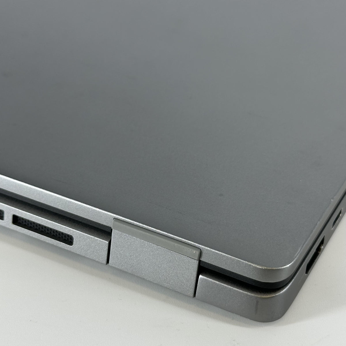 Dell Latitude 7640 16 Gray 1.6 GHz Intel Core i5 13th Gen. 16GB RAM