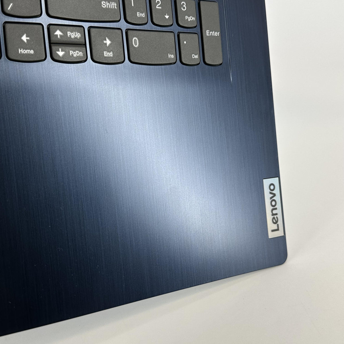 Lenovo IdeaPad 3 17.3 Blue 2.0 GHz AMD Ryzen 7 5825U 8GB RAM 512GB