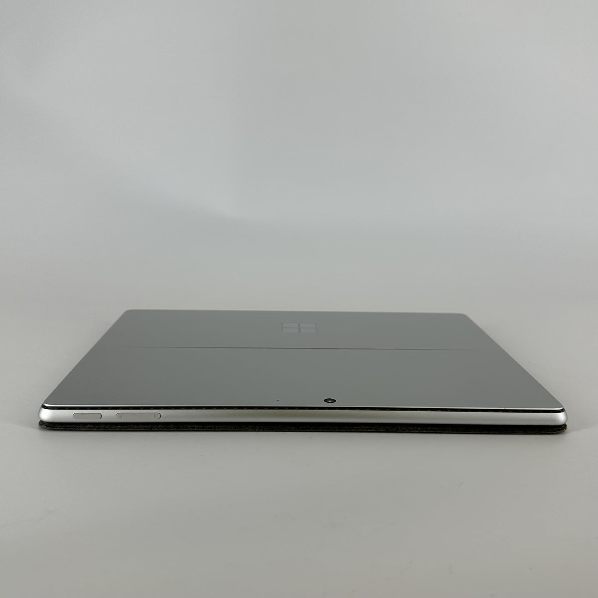 Microsoft Surface Pro 9 13 Platinum WiFi 2.7 GHz Intel Core i7 12th