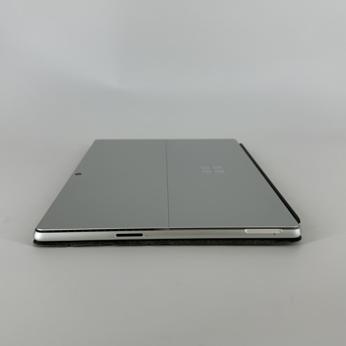 Microsoft Surface Pro 9 13 Platinum WiFi 2.7 GHz Intel Core i7 12th