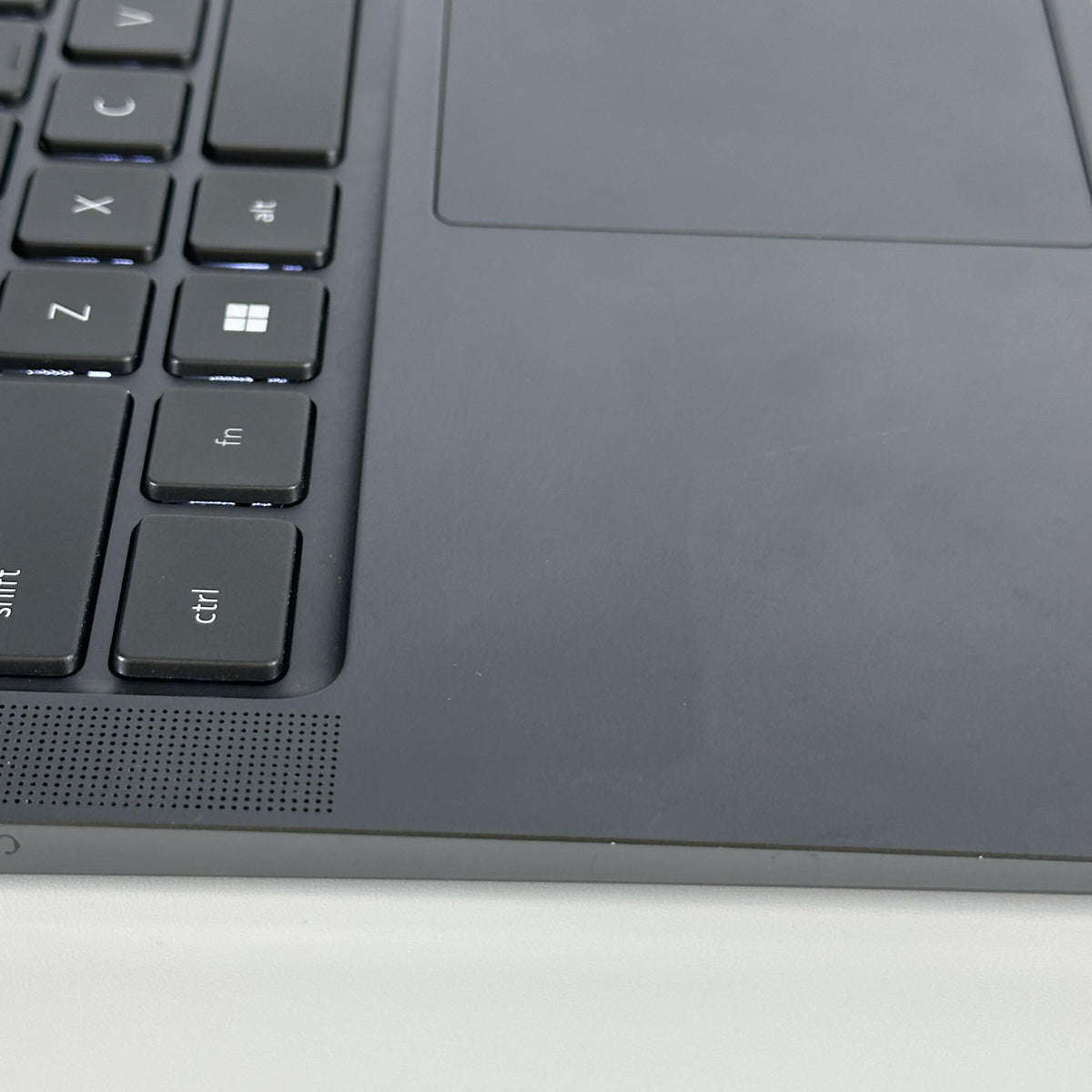 Dell Latitude 9430 14 Gray 1.8 GHz Intel Core i7 12th Gen. 32GB RAM
