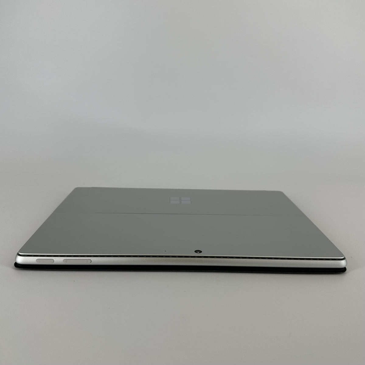 Microsoft Surface Pro 9 13 Platinum WiFi 2.7 GHz Intel Core i7 12th