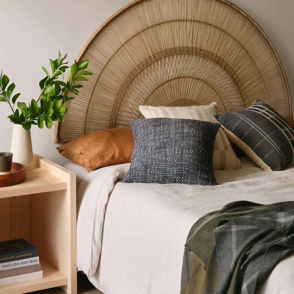 Isidora Pillow