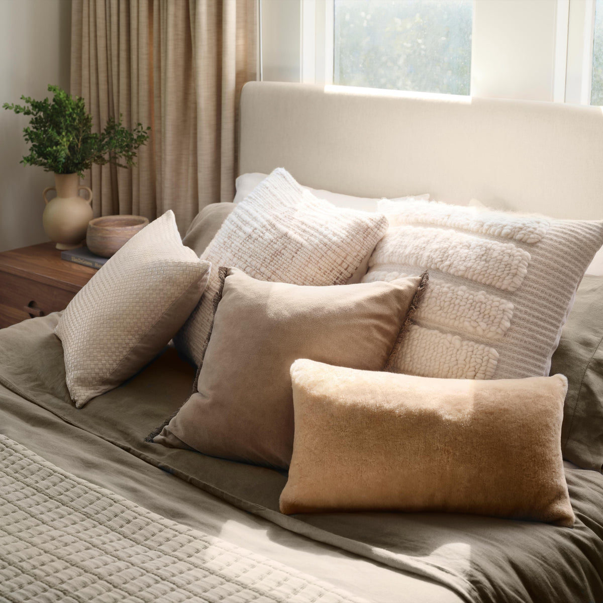 Isidora Pillow